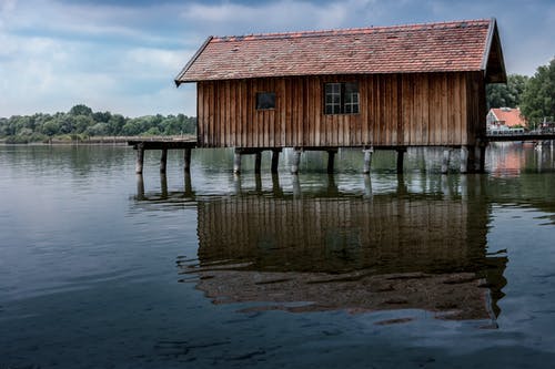布朗河上的木房子 · 免费素材图片
