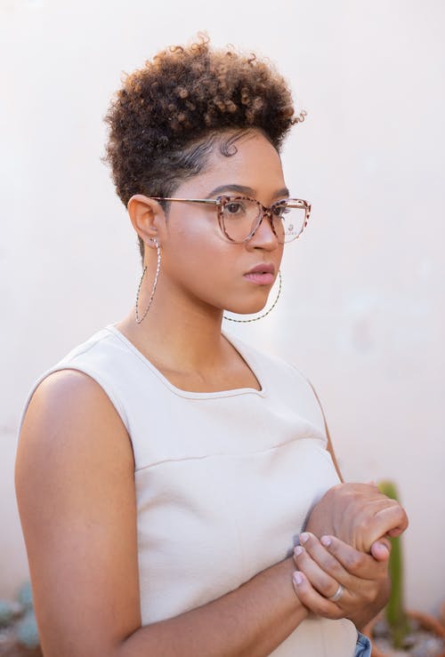 有关垂直拍摄, 短发的免费素材图片