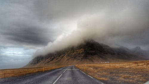 公路上的暴风云 · 免费素材图片