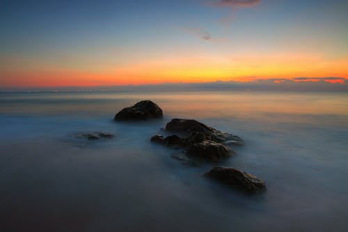 海浪和石头 · 免费素材图片