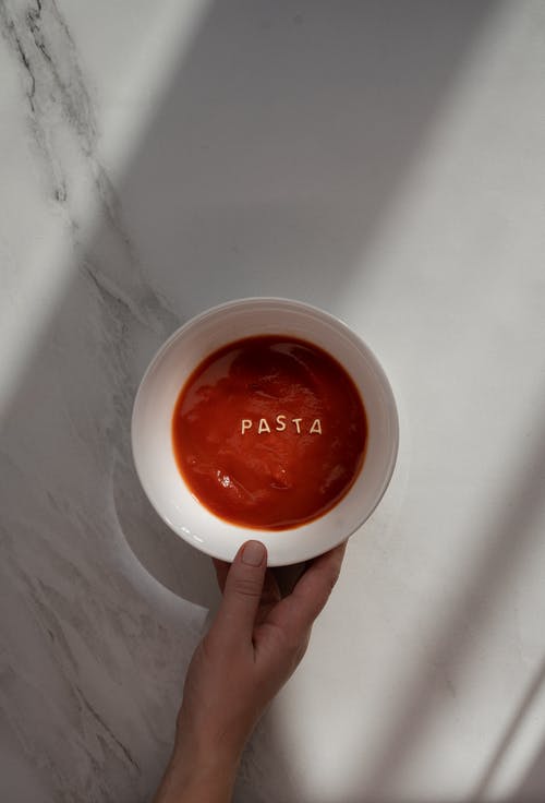 红汤配字母意大利面 · 免费素材图片