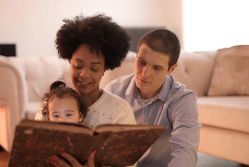 家庭阅读故事书 · 免费素材图片