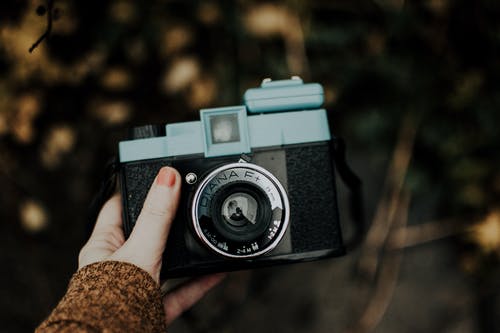 黑色和银色单反相机 · 免费素材图片