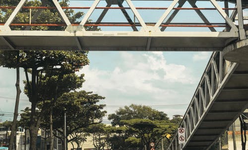 有关人行天桥, 从下面, 低角度的免费素材图片