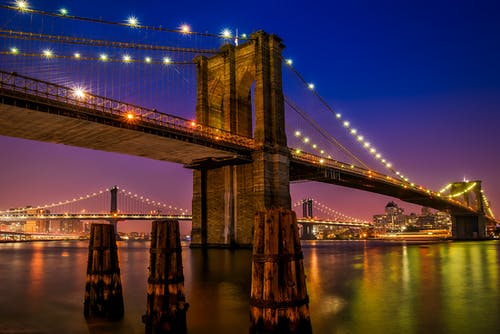 夜间在纽约布鲁克林大桥 · 免费素材图片