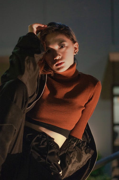 使用黑色外套的女人的照片 · 免费素材图片