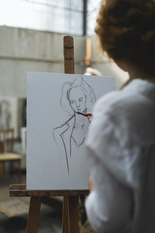 素描在纸上的白衬衫的女人 · 免费素材图片