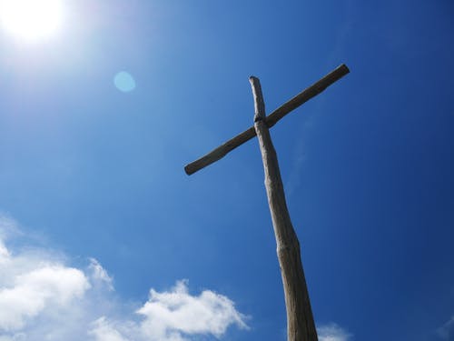 棕色木制十字架 · 免费素材图片