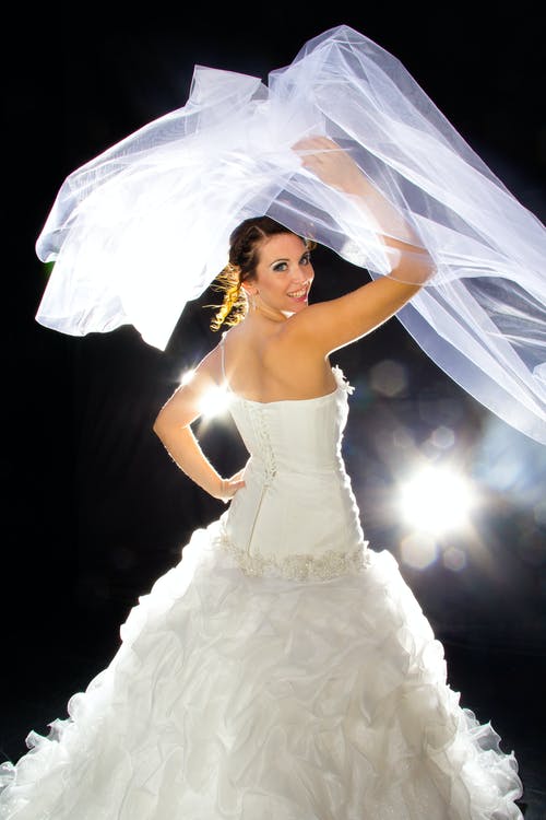 白色婚纱的女人 · 免费素材图片
