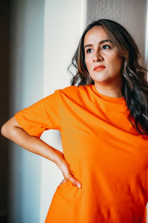 有关垂直拍摄, 女人, 手放在腰上的免费素材图片