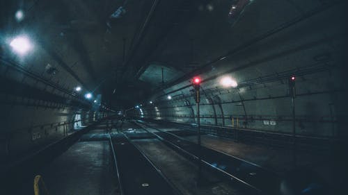 灰色混凝土隧道的建筑摄影 · 免费素材图片