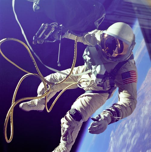 星球上的宇航员 · 免费素材图片