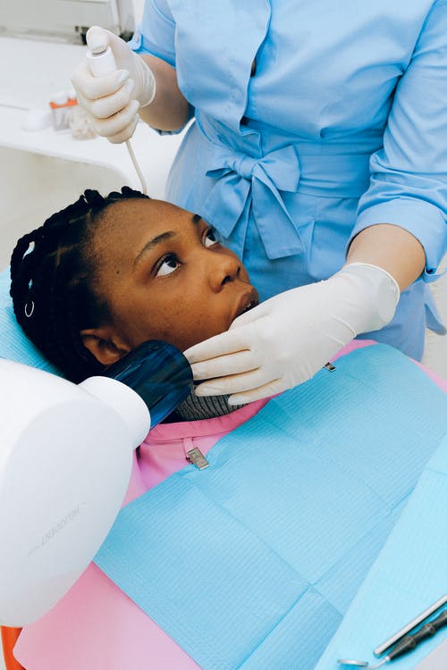 牙科检查的女人 · 免费素材图片