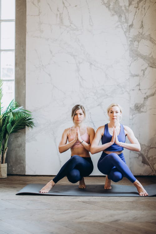 2名妇女练习瑜伽 · 免费素材图片