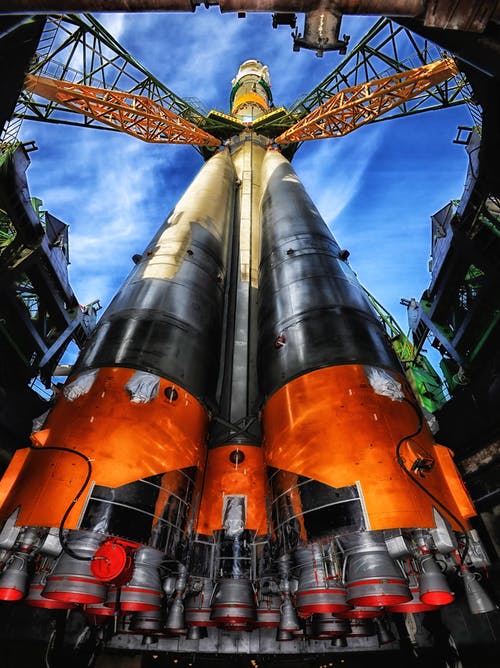 火箭的低角度摄影 · 免费素材图片