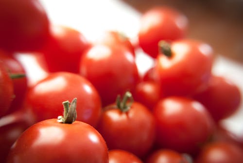 西红柿的特写摄影 · 免费素材图片