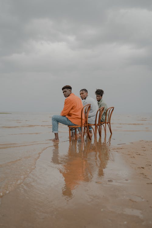 有关坐, 垂直拍摄, 时尚的免费素材图片