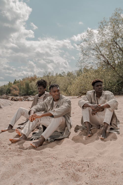 有关一小群人, 坐, 天空的免费素材图片