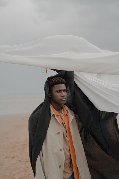 有关人, 垂直拍摄, 大衣的免费素材图片