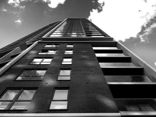 黑色高层建筑 · 免费素材图片