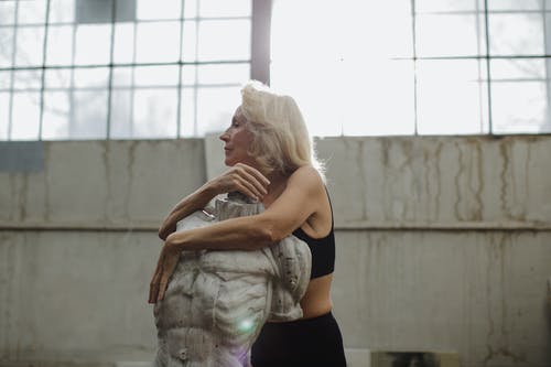 一名老妇的侧视图照片 · 免费素材图片