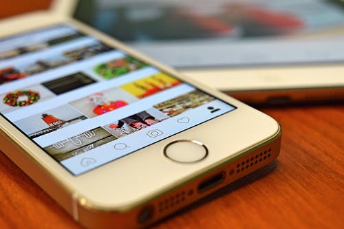 银色iphone 5s显示instagram · 免费素材图片