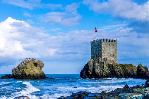 水体的砖堡 · 免费素材图片