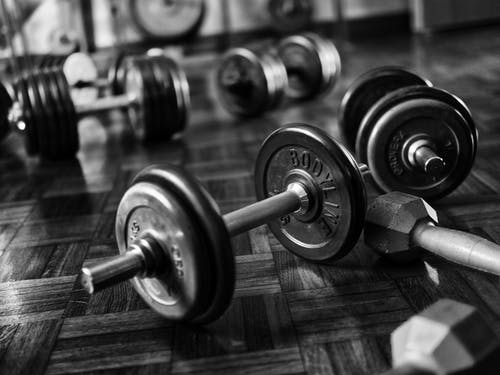 有关健身器材, 哑铃, 单色的免费素材图片