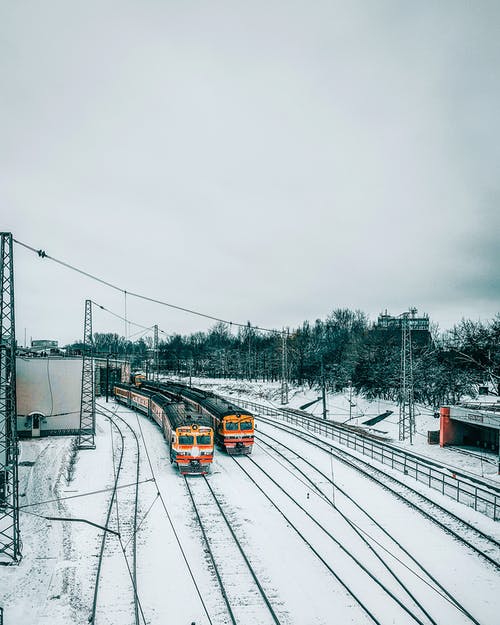 两列火车的航拍 · 免费素材图片