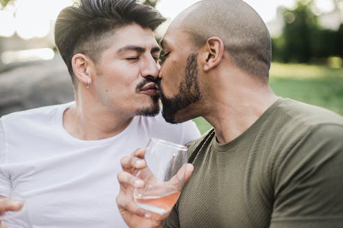 有关一对, 人们接吻, 同志的免费素材图片