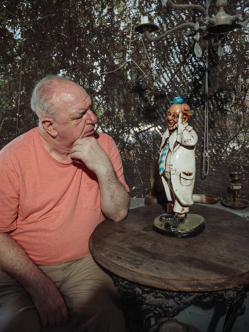 有关人, 坐, 垂直拍摄的免费素材图片