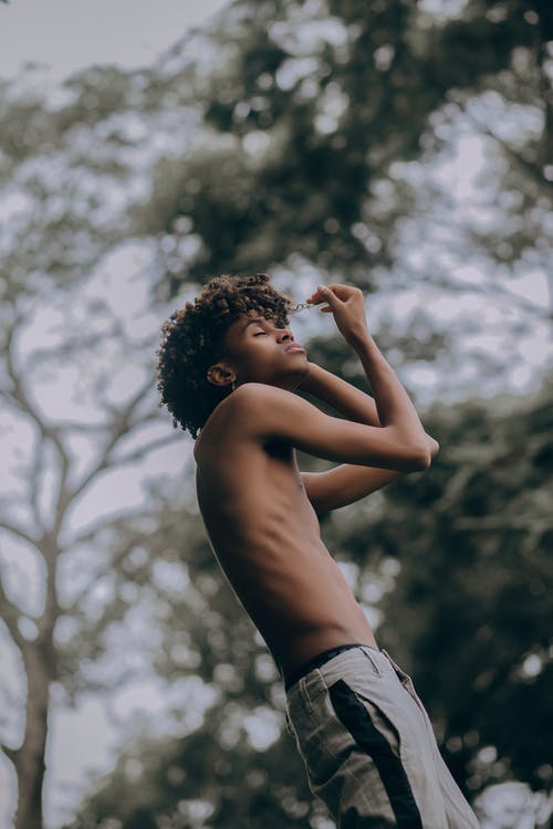 瘦黑人少年的性质 · 免费素材图片
