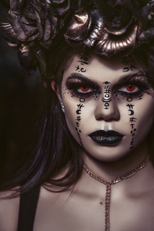 幽灵般的女人，与咒语化妆 · 免费素材图片