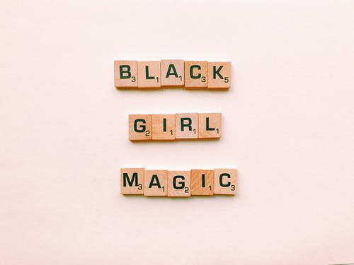黑人女孩魔术文字装饰 · 免费素材图片