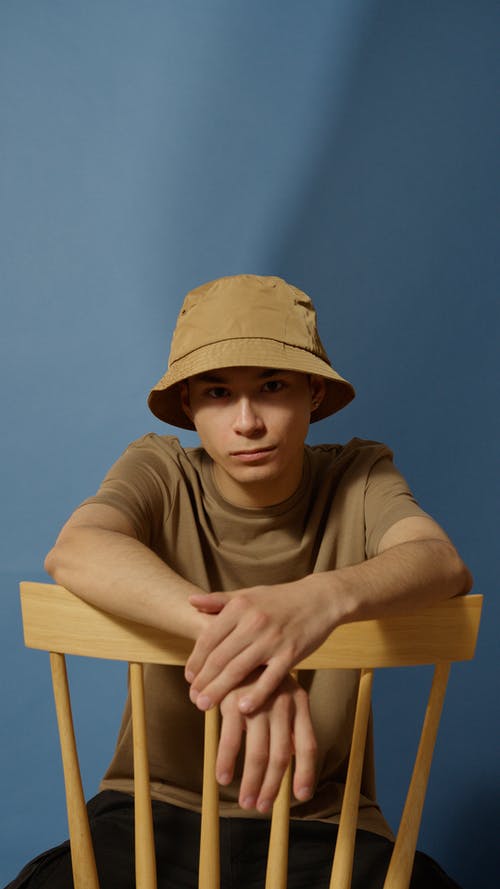 有关人, 坐, 垂直拍摄的免费素材图片