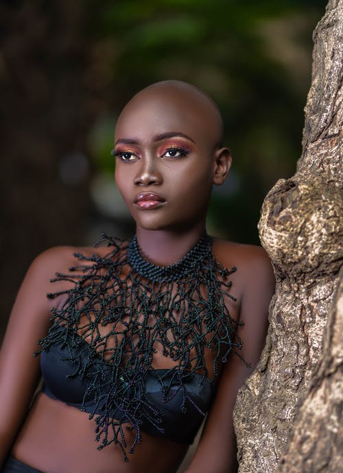 有关人, 倚, 垂直拍摄的免费素材图片