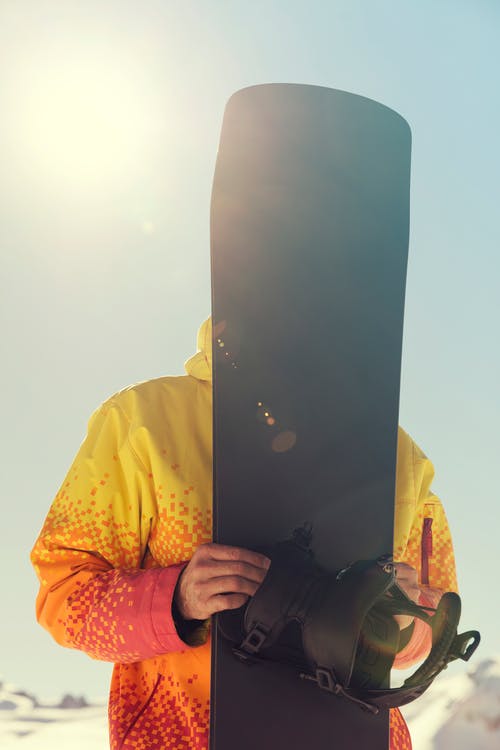 人控股滑雪板 · 免费素材图片