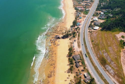 布朗沙滩附近路航拍 · 免费素材图片