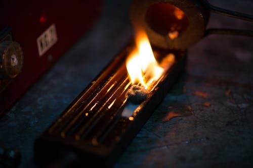 黑色点缀着火 · 免费素材图片