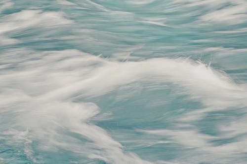匆忙中模糊的海浪 · 免费素材图片
