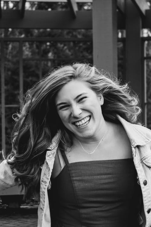 有关单色, 垂直拍摄, 女人的免费素材图片