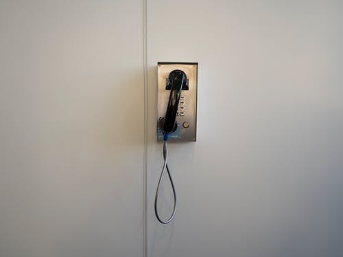 灰色公用电话 · 免费素材图片