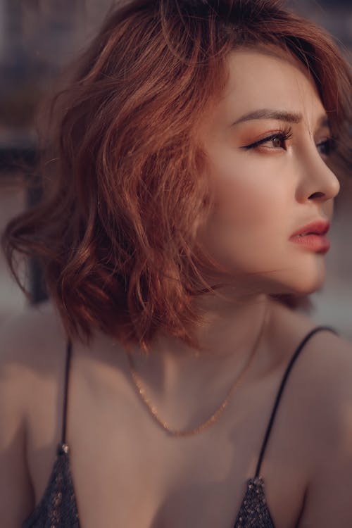 黑色意大利面条皮带顶部的女人 · 免费素材图片