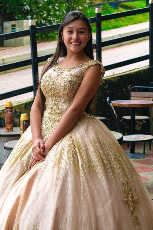 有关垂直拍摄, 女人, 微笑的免费素材图片