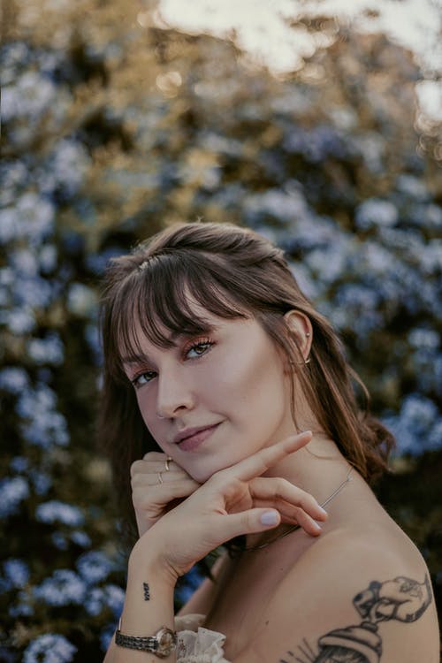 有关垂直拍摄, 女人, 有吸引力的免费素材图片