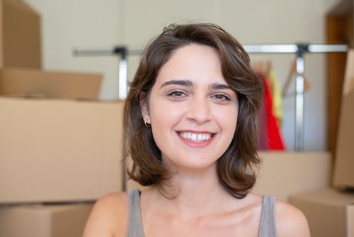 有关人, 微笑, 快乐的免费素材图片