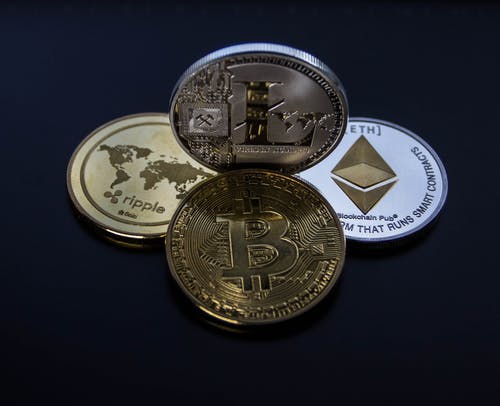 四种分类的加密货币硬币 · 免费素材图片