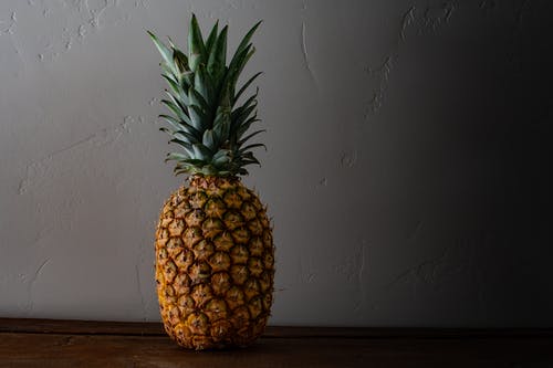 新鲜菠萝水果 · 免费素材图片