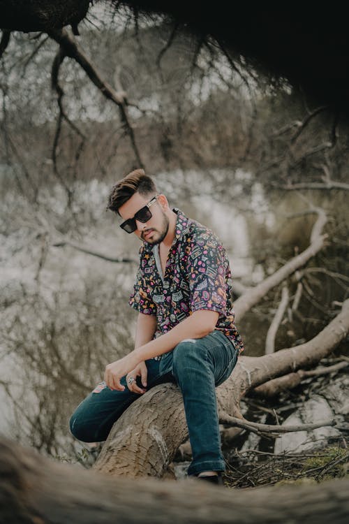 有关人, 休闲装, 坐的免费素材图片