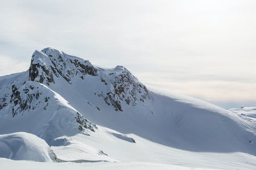 白雪覆盖的山 · 免费素材图片